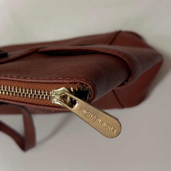 Michael Kors Jet Set Tote Bag - Picture 13 of 16